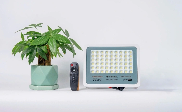 Đèn năng lượng mặt trời 100W 2024 VS100 3 màu