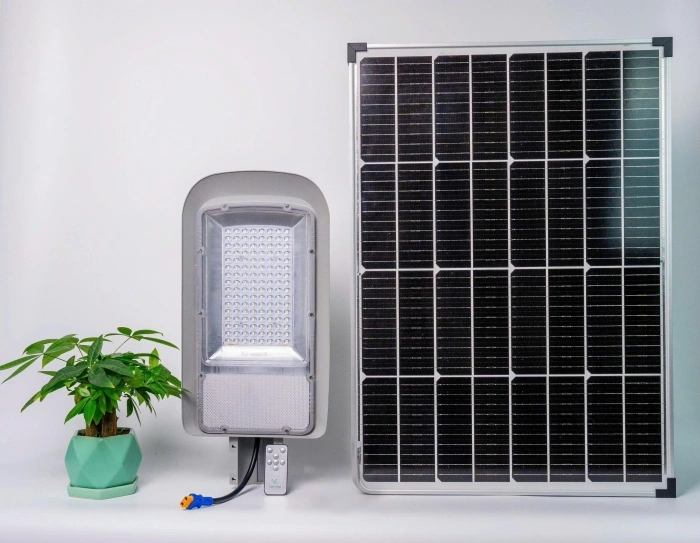 Đèn năng lượng mặt trời Euler 30W – công suất thực chất lượng cao, BH 5 năm